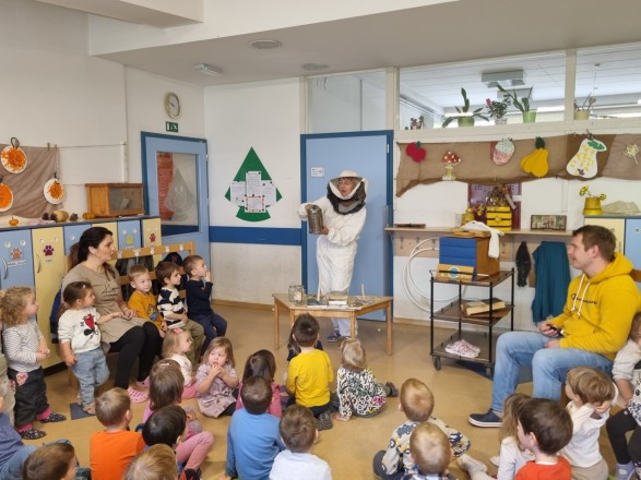 Tradicionalni slovenski zajtrk v modrem delu