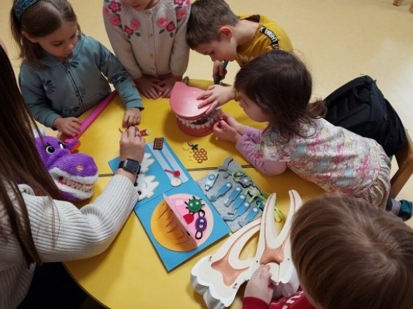 PROJEKT RAČek V SKUPINI BALONI: RAZISKUJEMO IN PRIMERJAMO