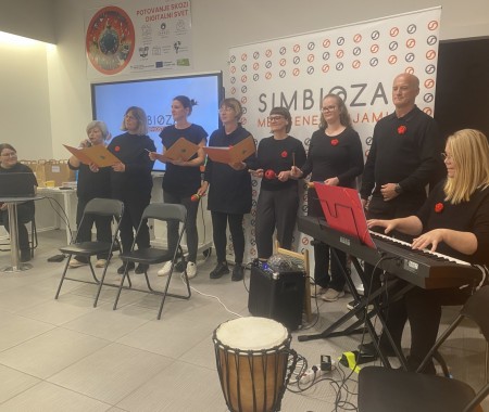 Pevski nastop na Simbioza skupnosti