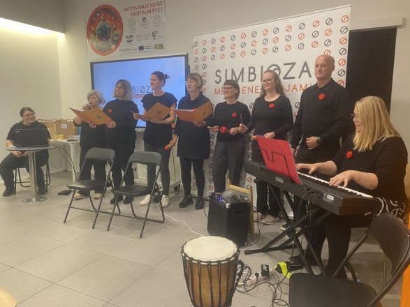 Pevski nastop na Simbioza skupnosti